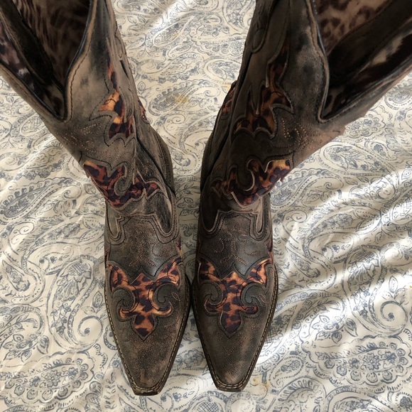 Women’s Leopard Laredo‘s! Size 7! Worn TWICE - Picture 2 of 6